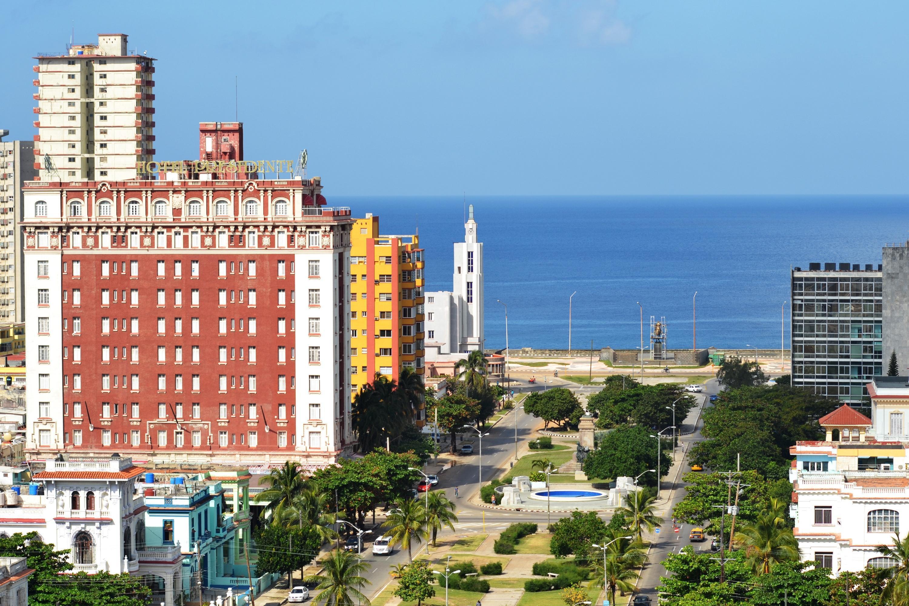 Кубинские квартиры. Куба Гавана Ведадо. Куба Гавана отели. Куба отель Foxa Гавана.